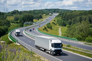 Zakaz wyprzedzania ciężarówkami na trasach szybkiego ruchu
