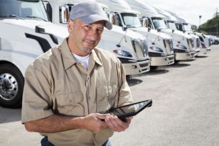 Jakie są obowiązki firm pożyczających sobie ciężarówki?