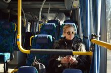 Znoszenie obostrzeń: więcej osób w autobusach