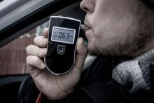kierowcy zawodowi prowadzący pod wpływem alkoholu samochody należące do pracodawców - zapłacą (zamiast utraty auta) 5 tys. zł tzw. nawiązki.
