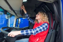 Obowiązkowa wymiana tachografów na inteligentne II generacji w ciężarówkach do grudnia 2024 r. 