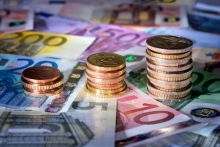 Stawki minimalne wynagrodzenia we Francji i w Holandii 2021