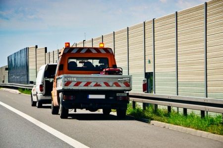 Transport międzynarodowy „pomocą drogową” – czy z tachografem?